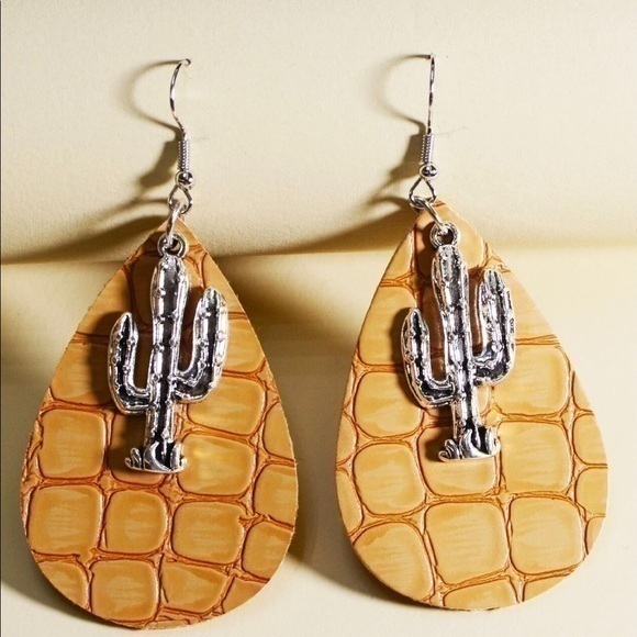 Jewelry - Beautiful Western Earrings